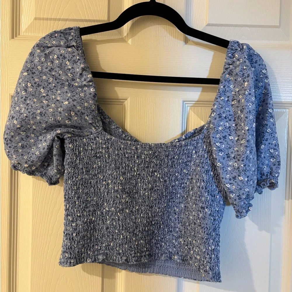 Abercrombie & Fitch Blue and White Cropped Shirt Medium